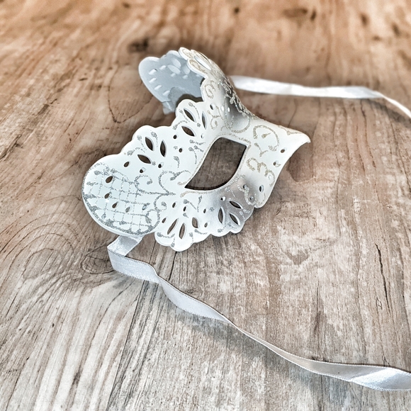 Masquerade Ball, Mardi Gras Wedding Mask or Decor | Mardi Gras Mask - Picture 5 of 6